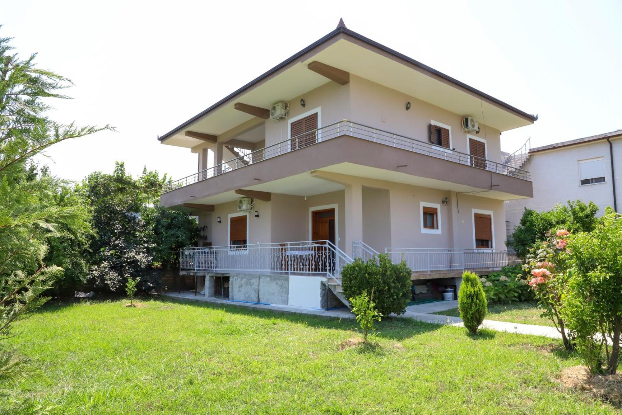Villa Fjorentin Berat Luaran gambar